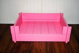 These pet beds are perfect for pets who love to burrow into blankets and other cozy spots! Diy Pink Painted Pallet Pet Bed