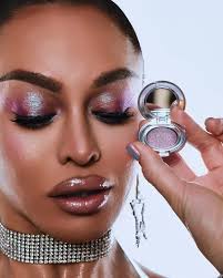 Sasha Colby pour r.e.m. beauty : r/rupaulsdragrace