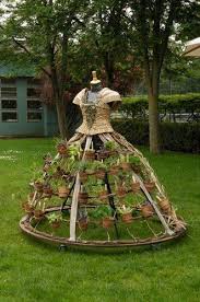 Herb Gardening Recommendations Recommendations On How To Design And Style A Herb Garden Homestead Survivalist Garden Art Diy Upcycle Garden Garden Dress