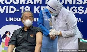 Mama tiriku jarang mengajakku, dia baru mau bicara bila sedang perintah saya, atau bila saya dianggap melakukan kesalahan. Malaysiakini Kata Mp L Vaksin Pun Ada Kelas Bangsawan Marhaen