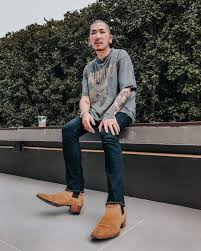 2527 เป็นบุตรคนเล็กสุดในบรรดาบุตรทั้ง 15 คนของอุดม ทรงแสง นักแสดงตลกที่มีมุก. Pxempppudcdt5m