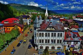 O mamă de 63 de ani a fost ucisă, iar suspect este chiar fiul ei, în vârstă de 36 de ani, cunoscut cu probleme psihice. Top 15 Cele Mai Frumoase Locuri De Vizitat In Bucovina Ce Nu Trebuie Ratate