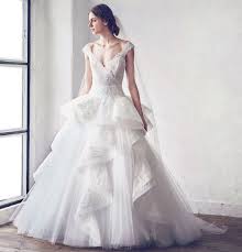 ひと目で違いのわかる手の込んだデザインに注目 最強のクチュールライク ドレス10選 にて紹介している画像 ウェディング ドレス ハツコエンドウ ドレス