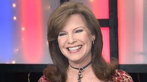 Lorianne Crook's Instagram, Twitter & Facebook