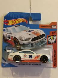 Hotwheels Ford Mustang Gt Custom 2018 Gulf Blanc En 2020 Vehiculos