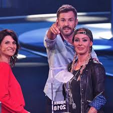 2017 war sie der mittelpunkt der vierten staffel von die bachelorette. Promi Big Brother 2018 Ein Kandidat Fluchtet Ex Fussballprofi Zieht Ein Tv