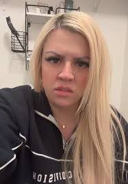 Kristy Sells's Instagram, Twitter & Facebook