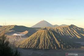 / dengan konsep ecogreen dan dekat dengan alam, graha padma dilengkapi juga dengan taman rusa, dimana sejumlah rusa totol (axis axis) yang habitat aslinya dari negara india dapat merumput dengan leluasa sehingga warga dapat menikmati satwa langka ini sebagai alternatif. Kangen Hiking Ini Jadwal Pendakian Gunung Semeru Yang Sudah Buka Kembali Jabarekspres Com