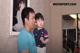 Juara dunia bulu tangkis, hendra setiawan, menyimpan kisah cinta unik dengan sang istri, sandiani arief. 8 Potret Rumah Pebulutangkis Hendra Setiawan Besar Dan Bersahaja
