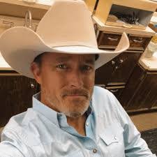 Robin Darty's Instagram, Twitter & Facebook