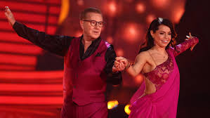 Nach dem ausscheiden von fußballspielerin steffi jones in der. Let S Dance Der Grosse Backstage Countdown Im Livestream