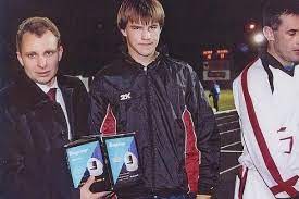 Лидер сборной украины андрей ярмоленко вспомнил о своих дебютах за динамо и сборную украины, сообщает футбол газета. Yarmolenko 28 Kak Andrej Vyrvalsya Iz Chernigova I Stal Znamenitostyu Fakty Ictv