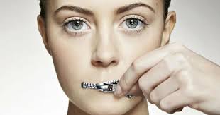 Aš su tavimi nekalbu: kas yra smurtinis tylėjimas