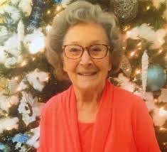 Kelly Gault's Instagram, Twitter & Facebook