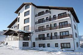 Hotelul se afla in partea superioara a complexului cheile gradistei fundata si va ofera vedere atat spre muntii piatra craiului si cat si spre muntii bucegi. Cazare Hotel Piatra Craiului Oferte Cazare Hotelul Hotel Piatra Craiului