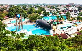 Waterboom lippo cikarang merupakan salah satu water park yang menawarkan berbagai permainan air yang menyenangkan. Snowbay Waterpark Wahana Promo Harga Tiket 2020