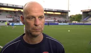 DESO na halve wedstrijd al klaar, assistent-scheidsrechter geblesseerd  (0-0)