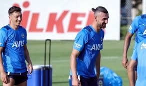 1991 doğumlu serdar 2011/12 sezonu başında süper lig ekiplerinden eskişehir'e transfer oldu. Serdar Dursun Fenerbahce Ye Yedek Kalmaya Gelmedim Haber Turek
