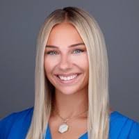 Elizabeth Badowski's Instagram, Twitter & Facebook