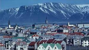 Iceland is a nordic island country in the north atlantic ocean and the most sparsely populated country in europe. Islandia El Pais Mas Pacifico Del Mundo Somalia El Menos