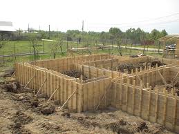 Specificul acestei case este ca se poate construi pe o parcela de teren in panta specifica zonelor de munte. Fundatia Casei Pas Cu Pas Casadex Ro
