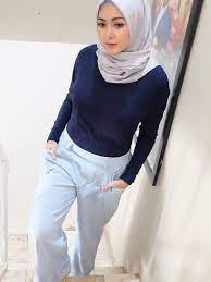 Apalagi dengan kehadiran dua buah hatinya. Foto Cantiknya Richa Novisha Istri Gary Iskak Dengan Hijab Simpel