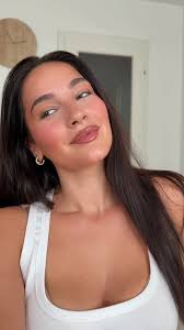 Testar den VIRALA contour och bronzer från @SHEGLAM 👀 de slutar inte ...