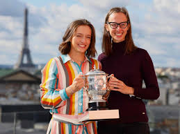W boksie polskiej tenisistki w. Iga Swiatek Na Przepieknych Zdjeciach Z Paryza Jest Tez Siostra Mistrzyni French Open Eska Pl