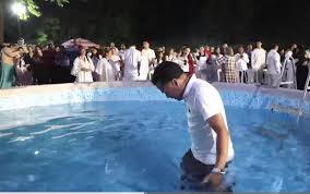 No tengo palabras que puedan describir lo feliz que estoy de ver a 40 vidas  ser bautizadas en el nombre de Jesús donde muchos de ellos antes de ir a  las aguas