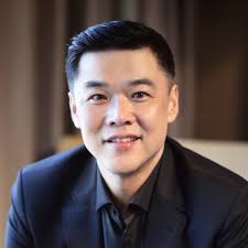 Meeting the fabulous Lilli Gordon, Founder & CEO of First Aid Beauty, at  the opening of our FAB counter in Facess Ocean Terminal. Check out the  products, they're simply FAB!