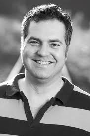 Hallo, ich bin... BENJAMIN EBERLING JOEY Benjamin Eberling begann im Alter  von 8 Jahren bei den Limburger Domsingknaben mit dem Singen. Seine  Ausbildung führte ihn über Hamburg nach Berlin, wo er 2006