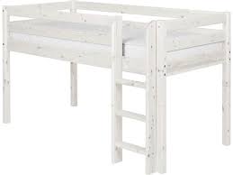 Halbhohes bett in 2 grössen halbhohes bett, mit herausziehbarem schreibtisch auf rollen und 1 kleiner türenkommode. Flexa Halbhohes Bett Classic Mit Senkrechter Leiter Interismo Onlineshop