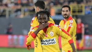 VÍDEO: Nhaga estreia-se a marcar pelo Galatasaray frente a João Pereira