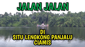 Situ lengkong panjalu terletak di desa panjalu untuk menghormati jasa para leluhur panjalu, maka sampai saat ini warga keturunan panjalu biasa melaksanakan semacam upacara adat yang. Wisata Ziarah Panjalu Ciamis Wajib Dikunjungi Gerai News