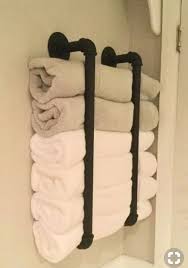 No Linen Closet Look At This Great Storage Idea Https Www Pinterest Com Pin 44838970664708 Diy Bader Aufbewahrung Fur Kleines Badezimmer Kleine Badezimmer