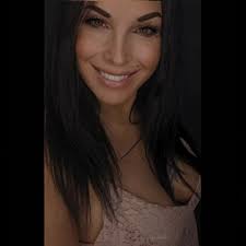 Ich bin im Moment meine Wohnung am renovieren da ich umziehe...Und was  macht ihr so?