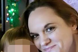 Tội ác đặt con gái 2 tuổi vào lò nướng của bà mẹ