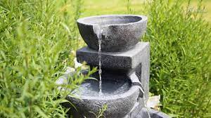 Als wandbrunnen oder gartenbrunnen mit wasserfall. á Solarbrunnen Fur Den Garten Vergleich Preise 2021