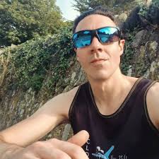 Un allenamento che mi ha fatto invocare tanti santi ma alla fine mi sono  divertivo, nella sofferenza. 3km riscaldamento 15x100mt pendenza 5% 3km  tempo run finale 1km defaticamento