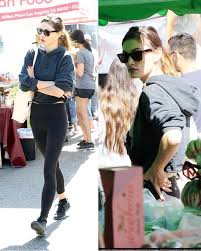 Phoebe Tonkin Shooping At Farmers Market On April 8 2018 In Studio City California Phoebe Tonkin Outfits Cool Outfits