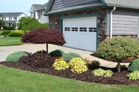 Front Yard Landscaping Ideas On A Budget Some Ideas To Consider Goodworksfurniture In 2020 Front Yard Landscaping Design Front Yard Landscaping Yard Landscaping