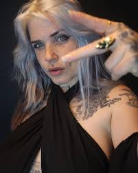 29 and thriving beaches! 🫶 It's my birthday today! #birthday #alternative  #metal