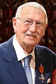 Philip Mann's Instagram, Twitter & Facebook