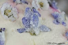 Ein wenig brauner zucker gibt deiner reifung einen hauch süssen karamellgeschmack. Kandierte Bluten Fur Eine Sagenhafte Muttertagstorte Mit Liebe Gemacht