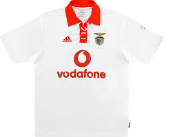 Scopri ricette, idee per la casa, consigli di stile e altre idee da provare. Sl Benfica 2004 05 Auswarts Trikot