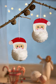 Pokoloruj świąteczny obrazek aby choinka mieniła się wieloma kolorami. Sliczne Ozdoby W Formie Sw Mikolaja Do Pomalowania Z Broda Z Pomponu Praktyczne Rozwiazanie Glowa Sw Mikolaja Christmas Ornaments Holiday Decor Christmas