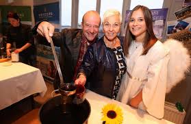 She is an actress, known for tohuwabohu (1990), poliisikoira rex (1994) and die verlorene wut (1989). Bewegender Worthersee Abend In Wien Wellness Magazin The Way Of Life