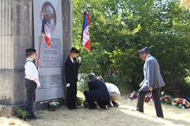 Dernièrement cette cérémonie a eu lieu à la stèle de lespinassière en mémoire du lieutenant marceau sabin et du capitaine raymond levy morts pour la france, le 5 août 1944. Ceremonie Du Souvenir Pour Georges Mandel Pays De Fontainebleau