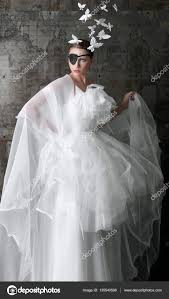 Es ist dabei nicht nur das tragen am schönsten. Weisses Kleid Mit Schmetterlingen 033683