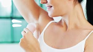 Terutama bagi kaum hawa, ketiak yang hitam adalah sebuah masalah besar yang perlu segera diatasi. Bukan Muka Je Kena Flawless Ketiak Pun Sama Ini Empat Tip Macam Mana Nak Putihkan Kembali Ketiak Hitam Berkerak Hijabista